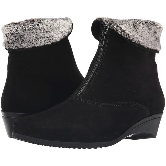 La Canadienne Womens Evitta Booties US 9 WW Black Suede Water Resistant NIB - Picture 1 of 13